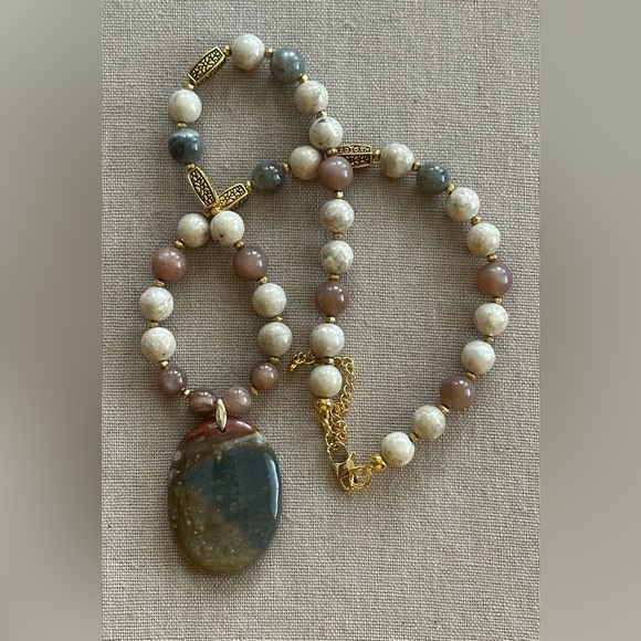 Handmade Jewelry - 22 inch Moonstone and Jasper bead necklace NWOT